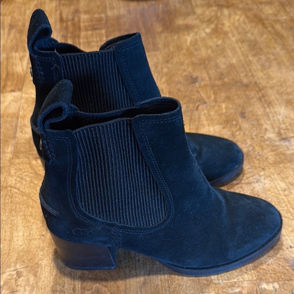 UGG black heeled boots - Picture 2 of 6